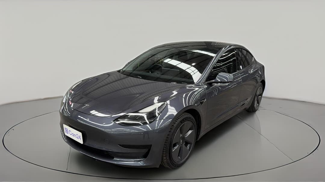 2021 Tesla Model 3 Standard Range Plus RWD, Automatic, 32357 km, Left Front Diagonal (45- Degree) View
