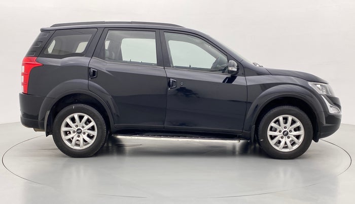 2016 Mahindra XUV500 W8 FWD AT, Diesel, Automatic, 52,369 km, Right Side View
