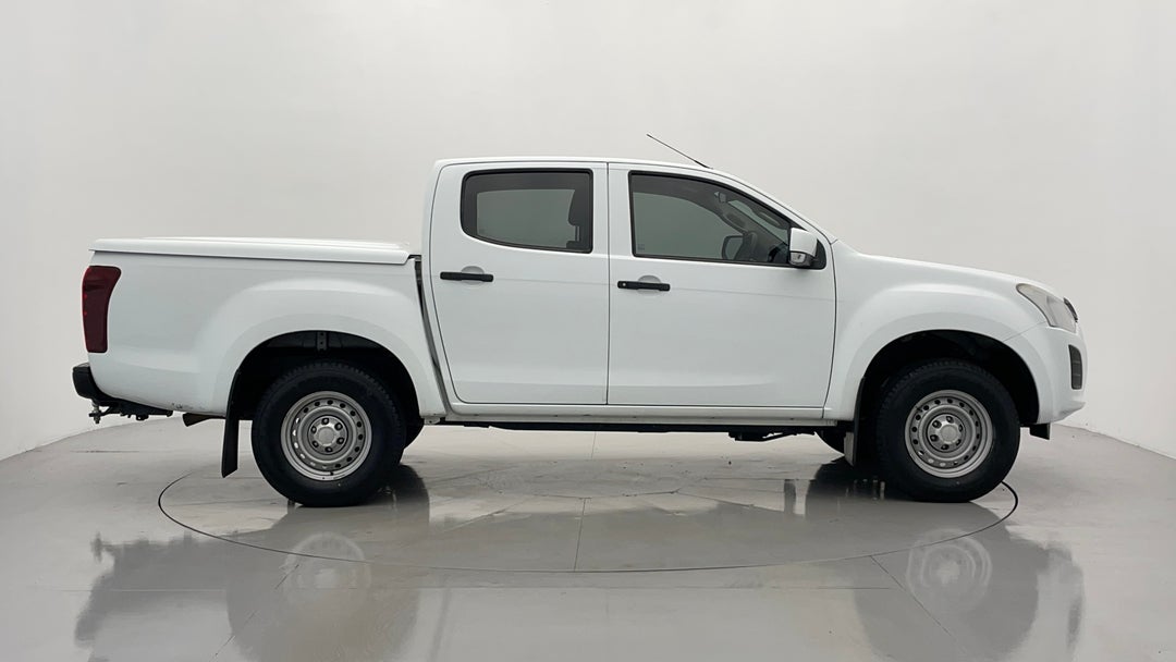 2019 Isuzu D-MAX Sx (4x4), Automatic, 76240 km, Right Side View