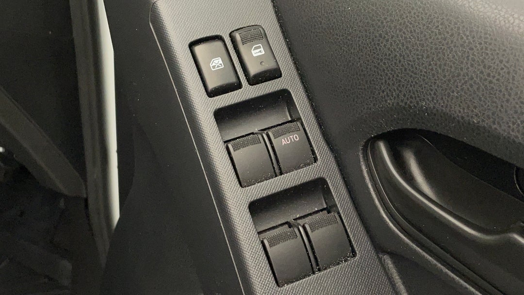 2019 Isuzu D-MAX Sx (4x4), Automatic, 76240 km, Drivers Side Door Panel Controls