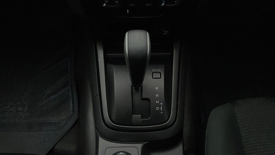 2019 Isuzu D-MAX Sx (4x4), Automatic, 76240 km, Gear Lever 