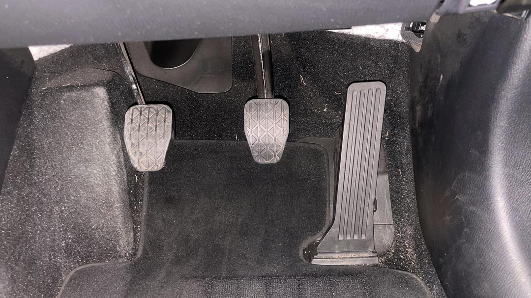 2020 Mazda CX-3 Maxx Sport (FWD), Manual, 20343 km, Pedals and Footmat