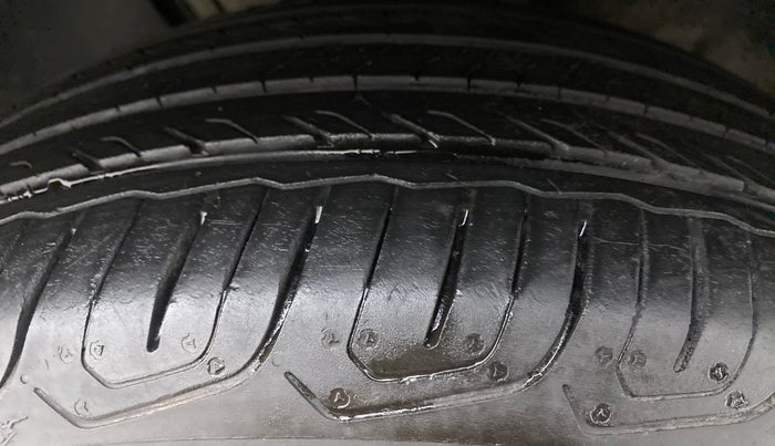 2021 Skoda KUSHAQ AMBITION 1.0L TSI MT, Petrol, Manual, 16,611 km, Right Front Tyre Tread