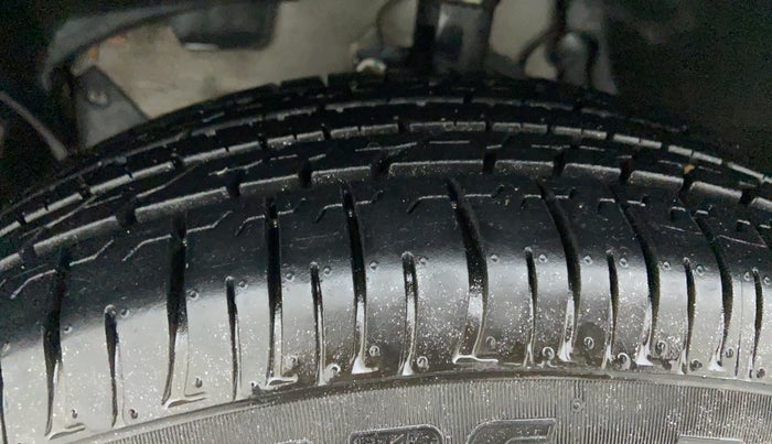 2016 Nissan Terrano XL P, Petrol, Manual, 61,139 km, Left Front Tyre Tread