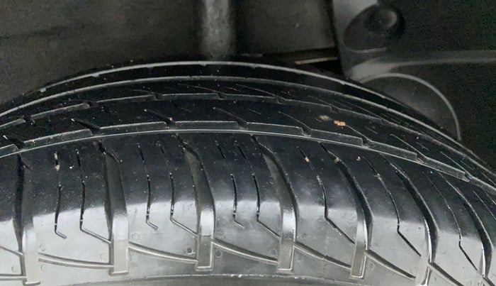 2016 Nissan Terrano XL P, Petrol, Manual, 61,139 km, Left Rear Tyre Tread