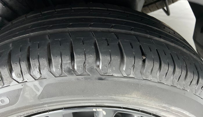 2019 Maruti XL6 ALPHA SHVS  MT, Petrol, Manual, 23,971 km, Left Rear Tyre Tread