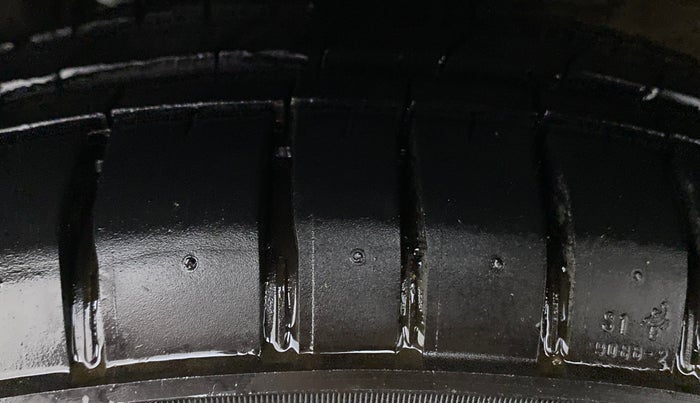 2011 Hyundai i10 SPORTZ 1.2, Petrol, Manual, 30,757 km, Left Front Tyre Tread
