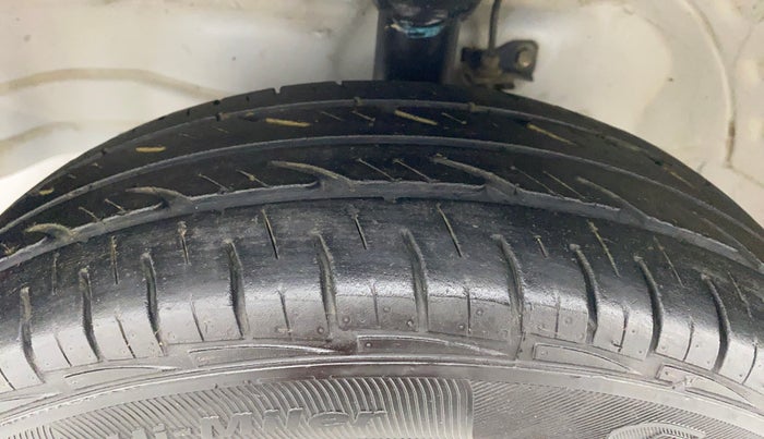2013 Maruti Wagon R 1.0 LXI, Petrol, Manual, 45,746 km, Left Front Tyre Tread