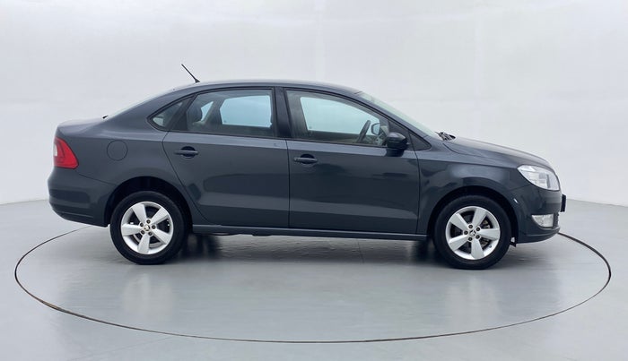2016 Skoda Rapid 1.5 TDI AT AMBITION, Diesel, Automatic, 62,015 km, Right Side