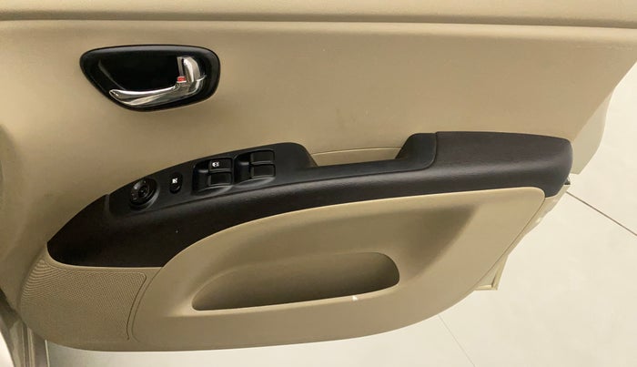 2013 Hyundai i10 SPORTZ 1.2, Petrol, Manual, 31,696 km, Driver Side Door Panels Control