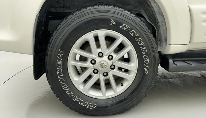 2013 Toyota Fortuner 3.0 MT 4X2, Diesel, Manual, 1,17,736 km, Right Rear Wheel