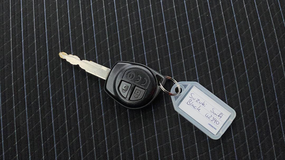2015 Suzuki Swift Gl, Automatic, 122932 km, Key Close-up