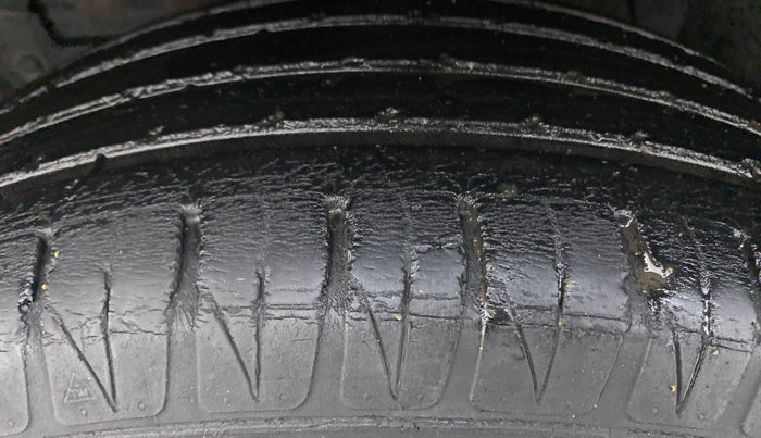 2018 Maruti Vitara Brezza ZDI, Diesel, Manual, 45,394 km, Left Front Tyre Tread