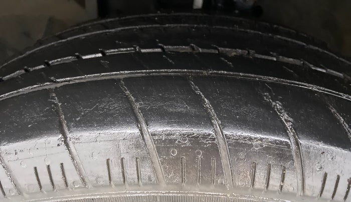 2017 Maruti Ertiga VXI ABS, Petrol, Manual, 53,398 km, Left Front Tyre Tread