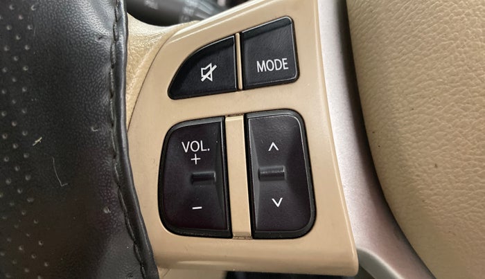 2017 Maruti Ertiga VXI ABS, Petrol, Manual, 53,398 km, Steering wheel - Sound system control not functional