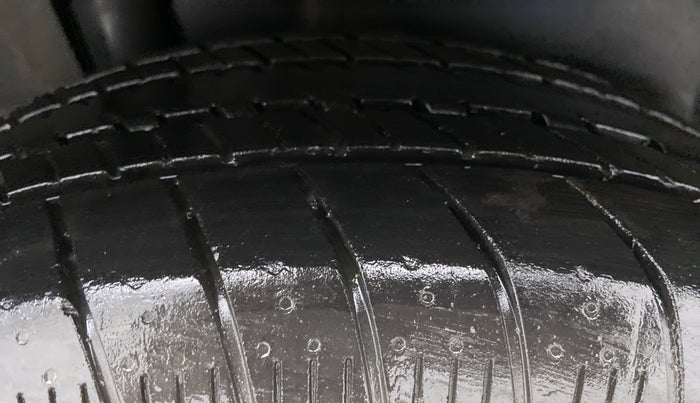 2017 Maruti Ertiga VXI ABS, Petrol, Manual, 53,398 km, Right Rear Tyre Tread