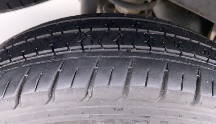 2017 Maruti Eeco 5 STR WITH AC PLUSHTR, Petrol, Manual, 45,548 km, Right Rear Tyre Tread