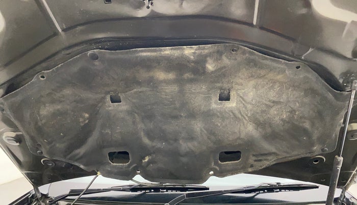 2019 Renault Duster 85 PS RXS MT DIESEL, Diesel, Manual, 67,396 km, Bonnet (hood) - Insulation cover has minor damage