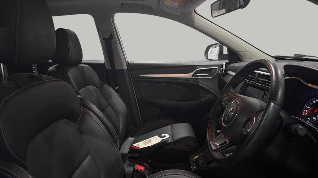 2023 MG ZS Essence, Automatic, 46105 km, Right Side Front Door Cabin View