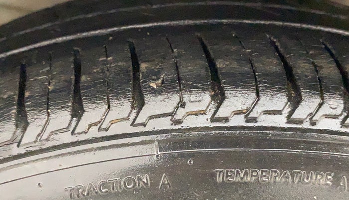 2014 Tata Zest XM PETROL, Petrol, Manual, 60,859 km, Left front tyre - Minor crack