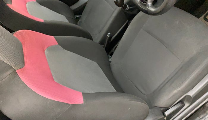 2017 Renault Kwid RXT 1.0, Petrol, Manual, 28,657 km, Driver seat - Cover slightly stained