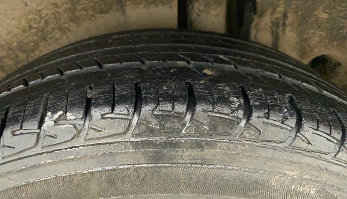2014 Maruti Ertiga VXI, Petrol, Manual, 22,243 km, Left Rear Tyre Tread