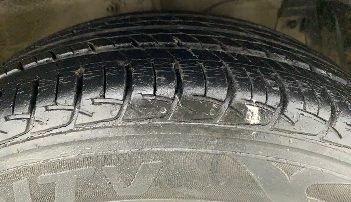 2014 Maruti Ertiga VXI, Petrol, Manual, 22,243 km, Right Front Tyre Tread