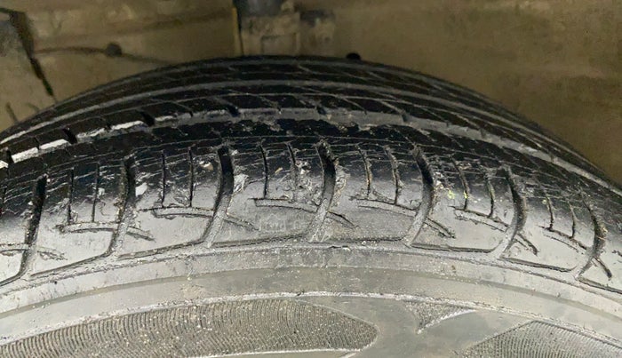 2014 Maruti Ertiga VXI, Petrol, Manual, 22,243 km, Left Front Tyre Tread