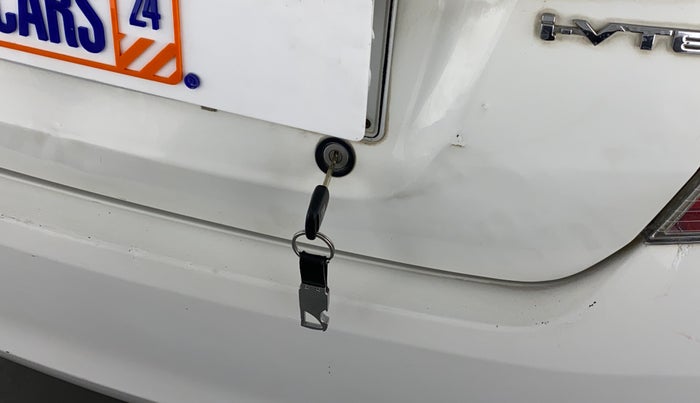 2014 Honda Amaze 1.2 EXMT I VTEC, Petrol, Manual, 36,260 km, Lock system - Boot door not opening through lever