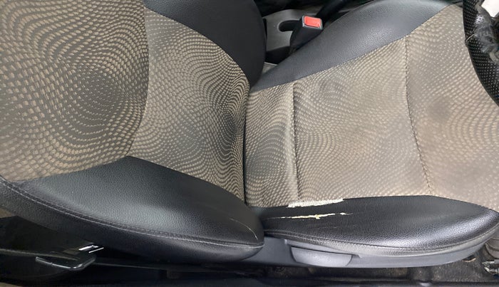 2015 Hyundai Eon SPORTZ, Petrol, Manual, 54,108 km, Driver seat - Cover slightly torn