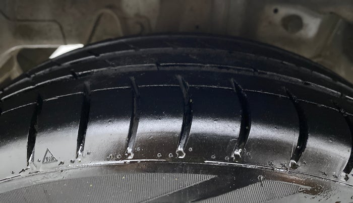 2015 Hyundai Eon SPORTZ, Petrol, Manual, 54,108 km, Right Rear Tyre Tread