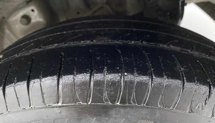 2015 Hyundai Eon SPORTZ, Petrol, Manual, 54,108 km, Left Rear Tyre Tread