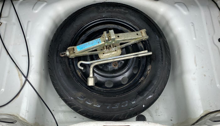 2015 Hyundai Eon SPORTZ, Petrol, Manual, 54,108 km, Spare Tyre