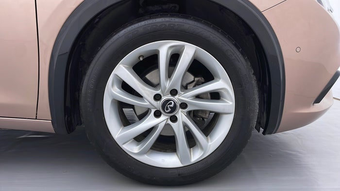 INFINITI Q30-Right Front Tyre
