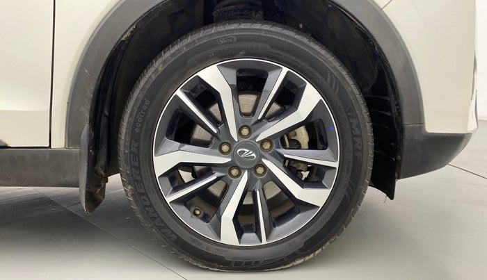 2020 Mahindra XUV300 W8 (O) DIESEL  AT, Diesel, Automatic, 27,041 km, Right Front Wheel