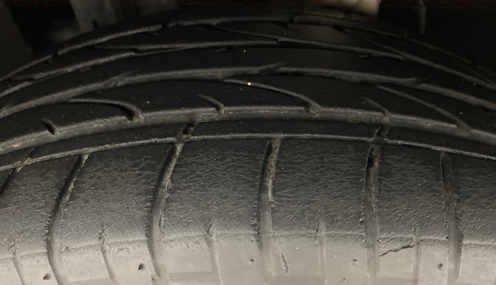 2018 Mahindra MARAZZO M8 7 STR, Diesel, Manual, 16,097 km, Left Front Tyre Tread