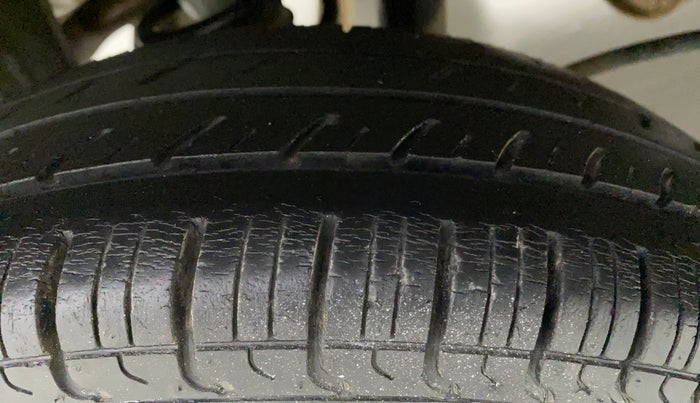 2014 Maruti Alto 800 LXI CNG, CNG, Manual, 69,190 km, Right Rear Tyre Tread