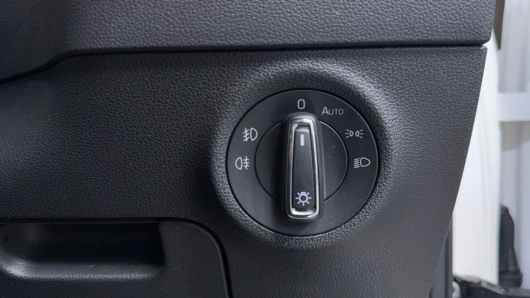 2020 SKODA Karoq 110tsi, Automatic, 55168 km, Utility Switches/Buttons