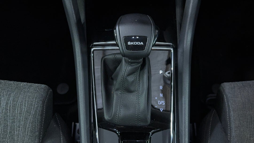 2020 SKODA Karoq 110tsi, Automatic, 55168 km, Gear Lever 