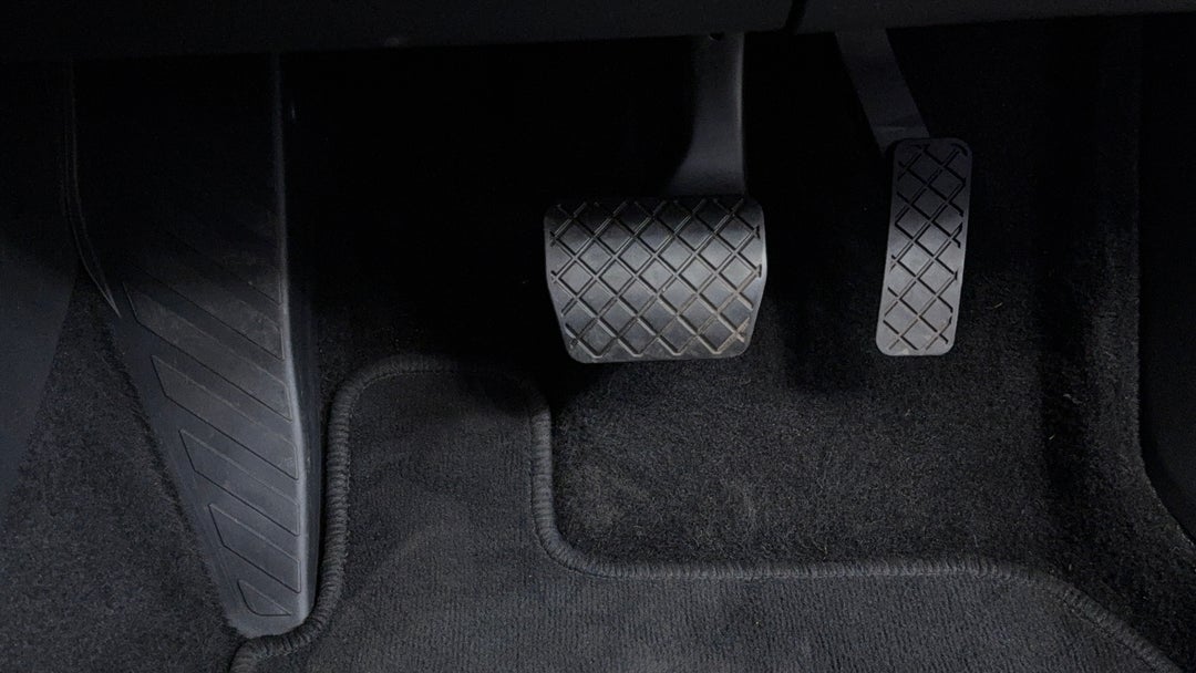 2020 SKODA Karoq 110tsi, Automatic, 55168 km, Pedals and Footmat