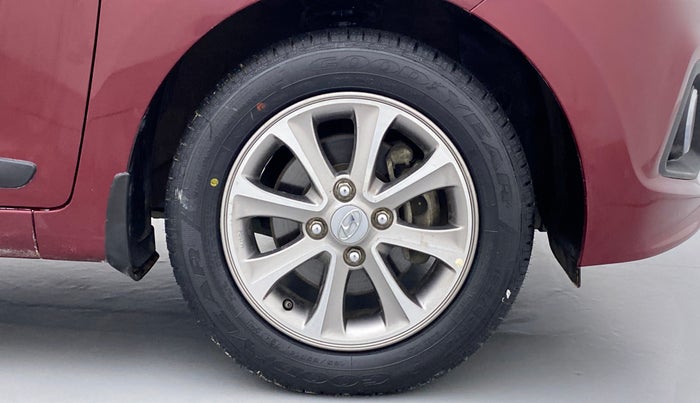 2016 Hyundai Grand i10 1.2 ASTA (O) AT, CNG, Automatic, 57,587 km, Right Front Wheel