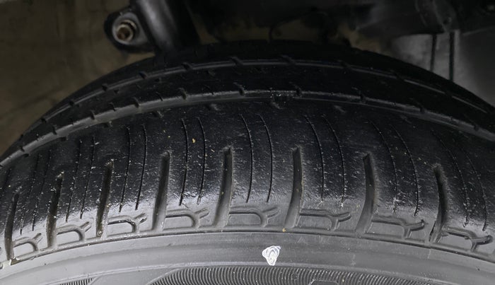 2018 Mahindra KUV 100 NXT K4+ 6S, Petrol, Manual, 31,057 km, Right Front Tyre Tread