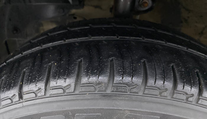 2018 Mahindra KUV 100 NXT K4+ 6S, Petrol, Manual, 31,057 km, Left Front Tyre Tread