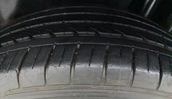 2018 Maruti Ciaz ALPHA 1.4 VVT AMT, Petrol, Automatic, 46,984 km, Right Front Tyre Tread