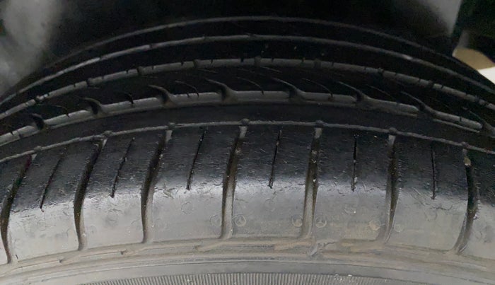 2018 Maruti Ciaz ALPHA 1.4 VVT AMT, Petrol, Automatic, 46,984 km, Left Front Tyre Tread