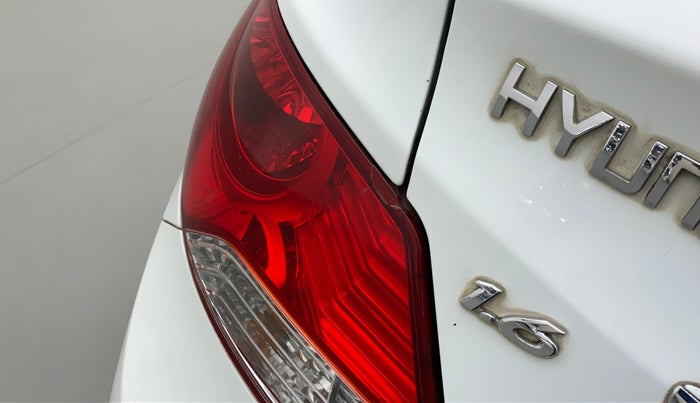 2013 Hyundai Verna FLUIDIC 1.6 VTVT SX, Petrol, Manual, 32,253 km, Left tail light - Minor damage