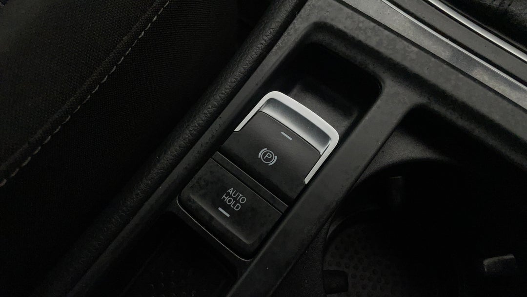 2018 Volkswagen Golf 110 Tsi Trendline, Automatic, 147265 km, Handbrake