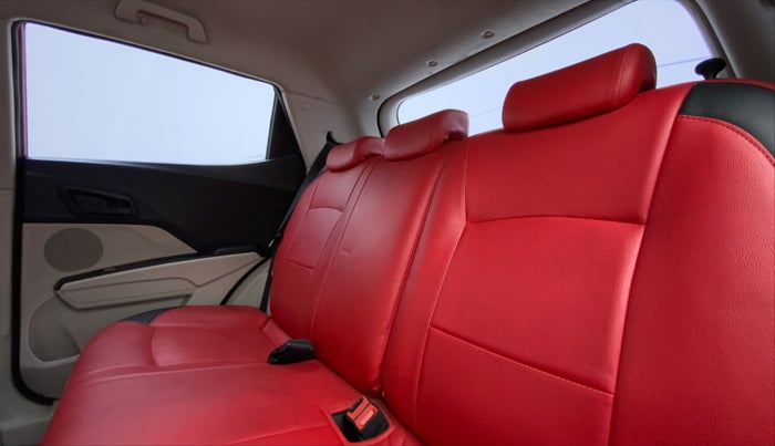 2019 Mahindra XUV300 W6 1.5 DIESEL, Diesel, Manual, 54,443 km, Right Side Rear Door Cabin