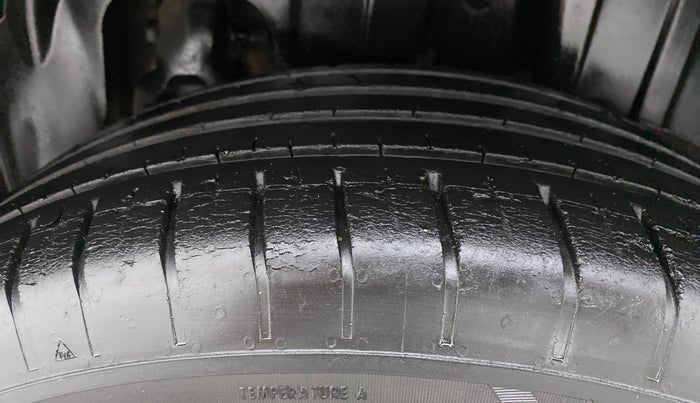 2019 Mahindra XUV300 W6 1.5 DIESEL, Diesel, Manual, 54,443 km, Left Rear Tyre Tread