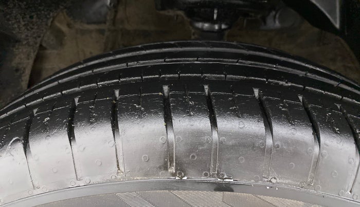 2019 Mahindra XUV300 W6 1.5 DIESEL, Diesel, Manual, 54,443 km, Left Front Tyre Tread